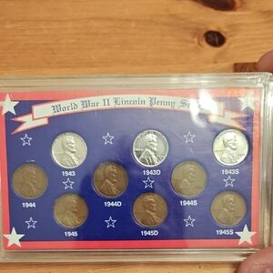 World War II Lincoln Penny Set - Blue/Red Display